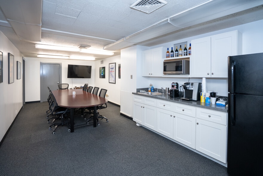 More Photos Of 21800 Gratiot Ave, Eastpointe Auto Dealership For Sale