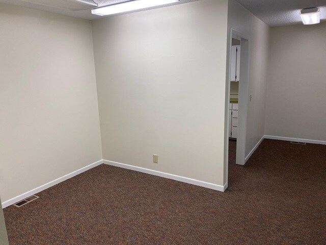 More Photos Of 228 Seventh St, Frankfort Office For Lease