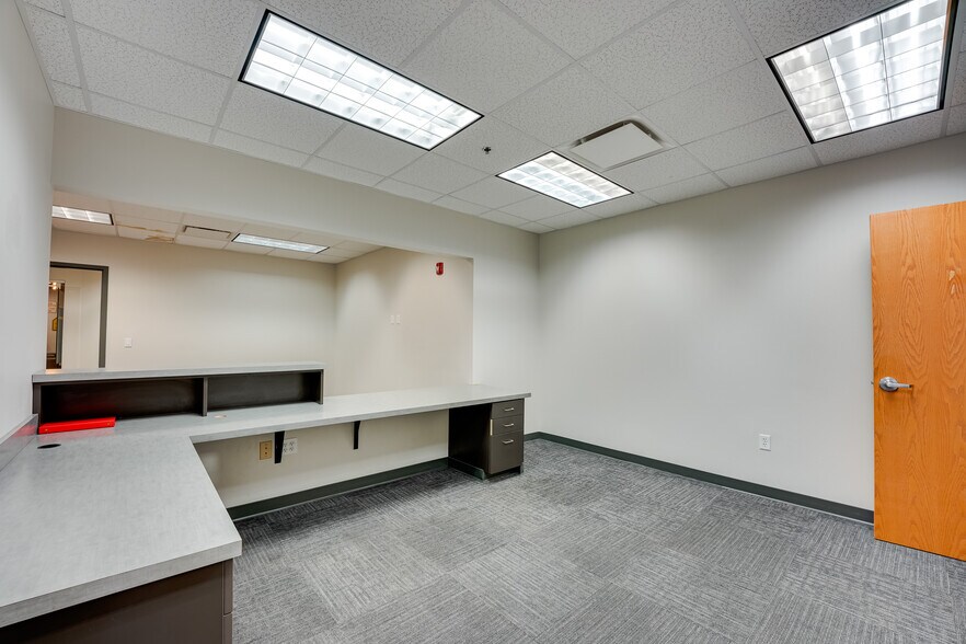 More Photos Of 712 1st Terrace Rd, Lansing Medical For Lease
