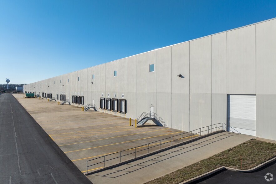 More Photos Of 2 Gateway Blvd, Pedricktown Distribution For Lease