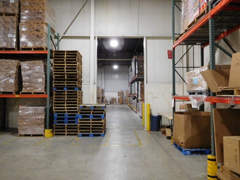 More Photos Of 2651 N Eastgate Ave, Springfield Distribution For Lease