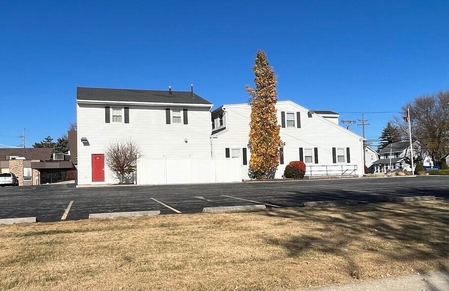 More Photos Of 701 Main St, Walbridge Funeral Home For Sale