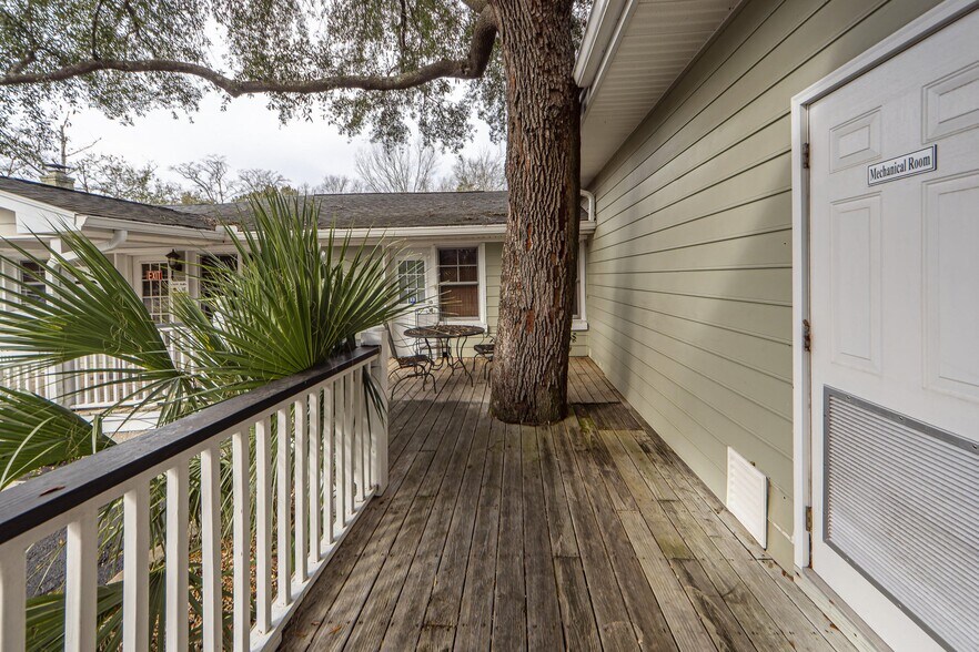 More Photos Of 531 Folly Rd, Charleston Medical For Sale