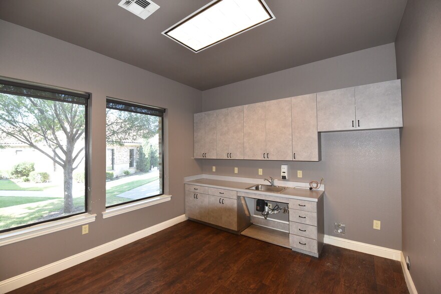 More Photos Of 3315 Unicorn Lake Blvd, Denton Medical For Lease