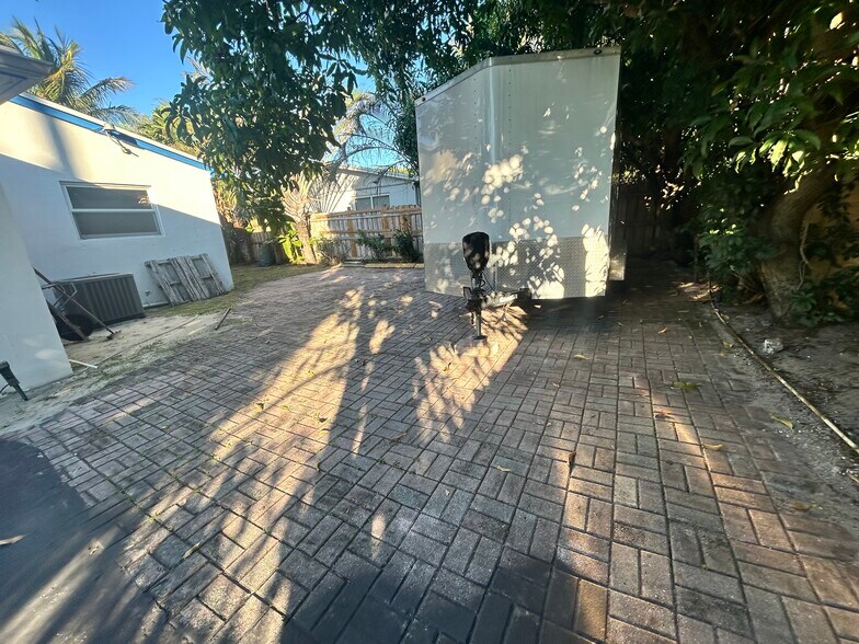 More Photos Of 5820 Sheridan St, Hollywood Office For Lease