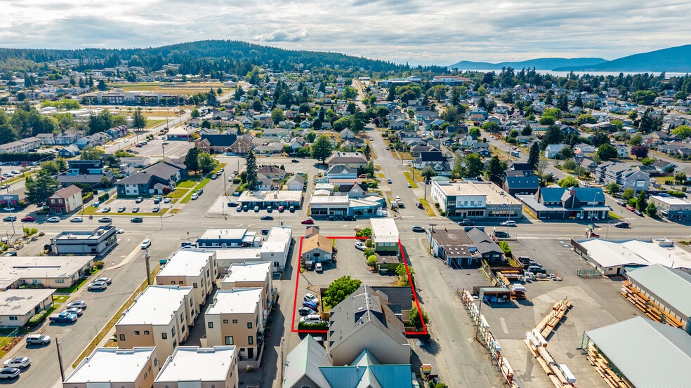 More Photos Of 2001-2011 Commercial Ave, Anacortes Storefront Retail Office For Sale