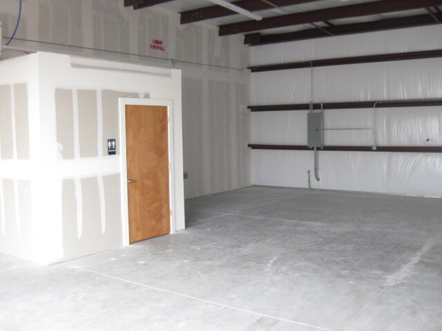 More Photos Of 304 E Pecan Blvd, McAllen Warehouse For Lease