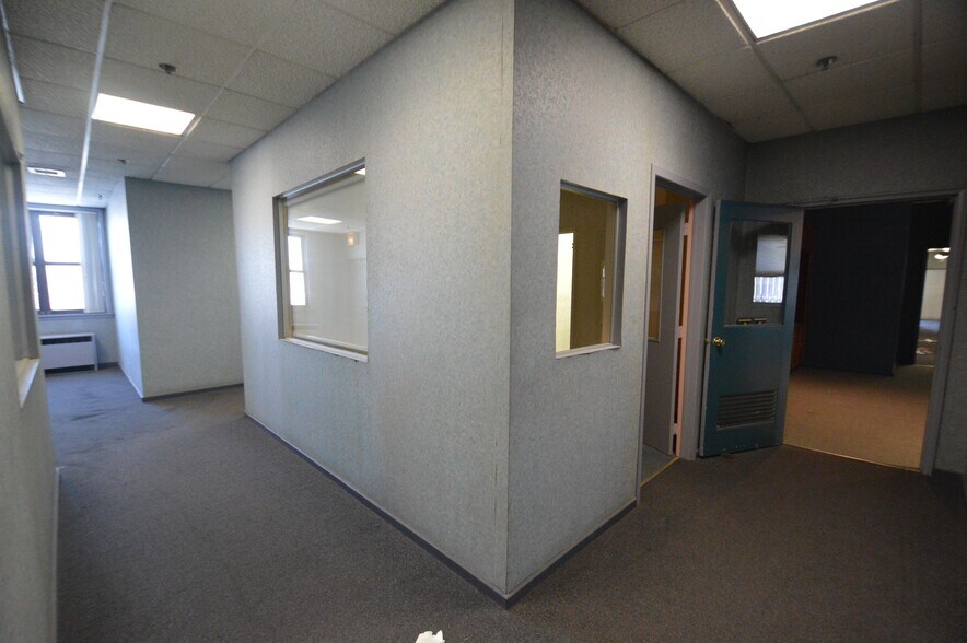 More Photos Of 805 E 139th St, Bronx Showroom For Lease