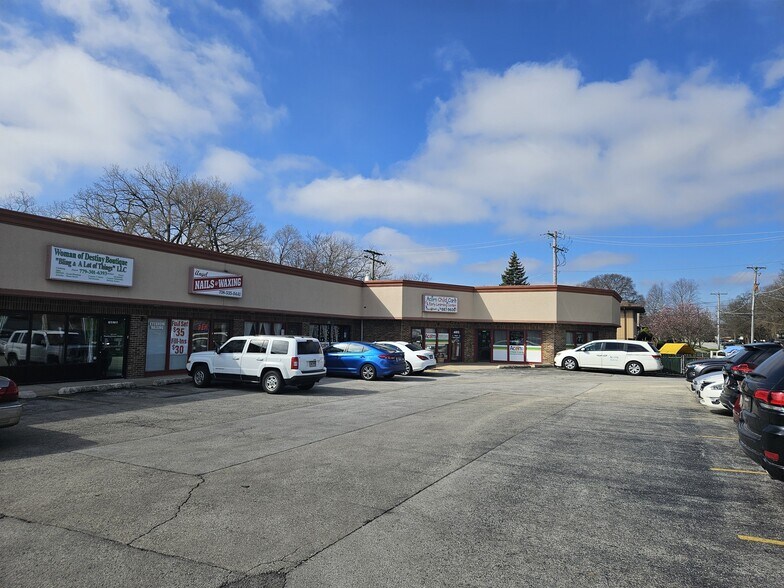 More Photos Of 4815 155th St, Oak Forest General Retail For Sale
