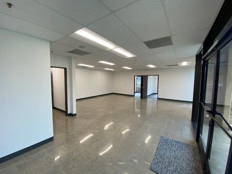 More Photos Of 21-29 W Easy St, Simi Valley Unknown For Lease