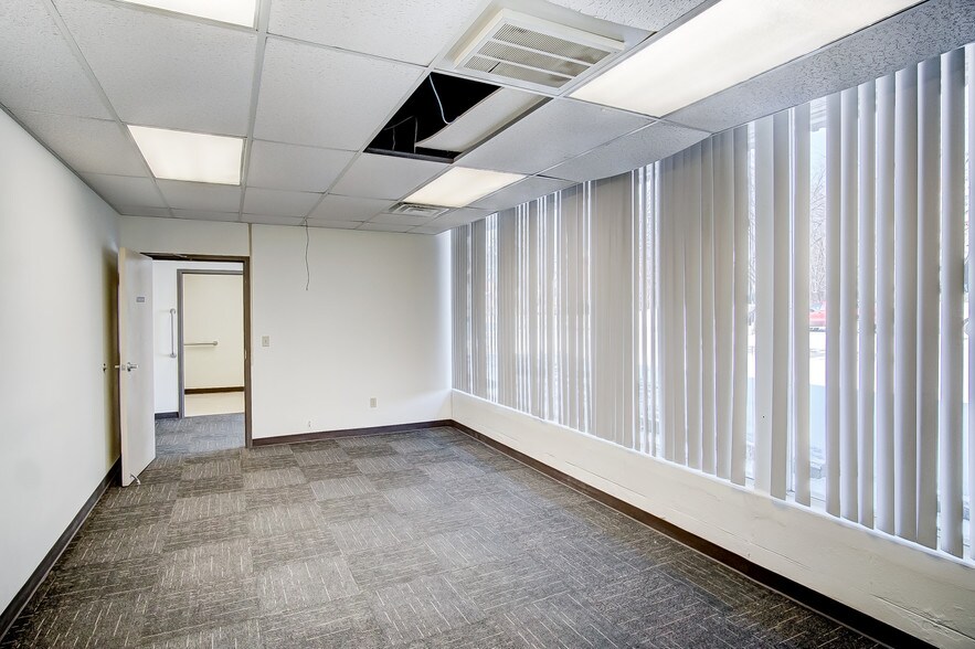 More Photos Of 1-19 E Pleasant St, Springfield Medical For Sale