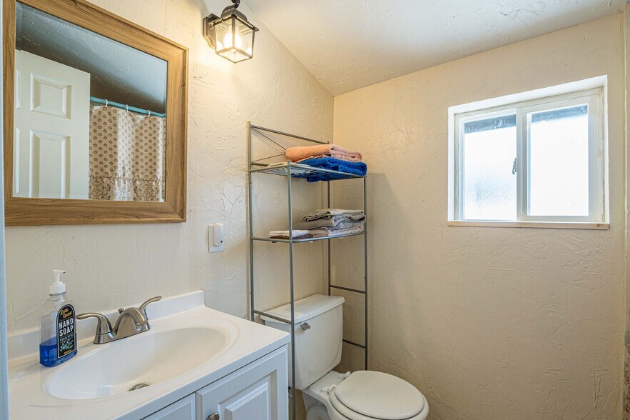 More Photos Of 21221 Baron Lake Dr, Cedaredge Hotel For Sale