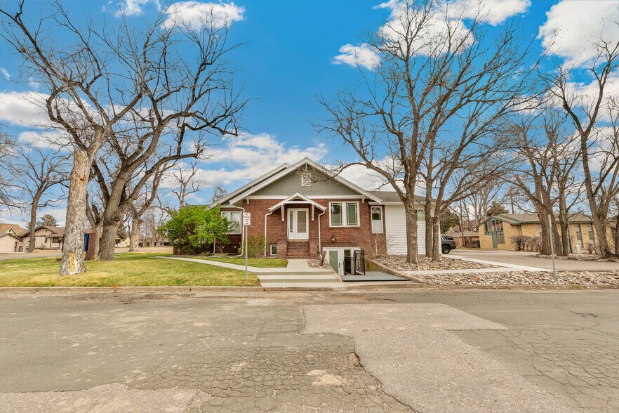 More Photos Of 1890 W Littleton Blvd, Littleton Office For Sale