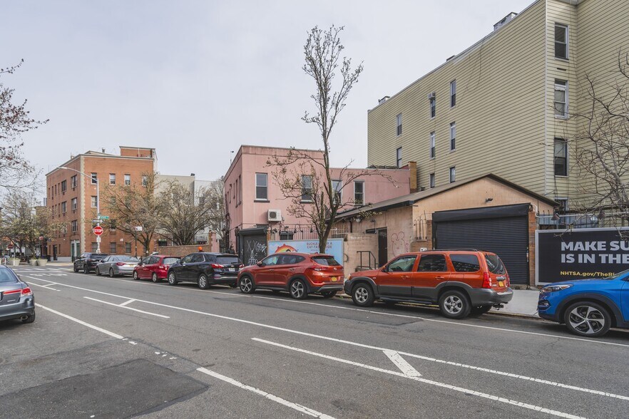 More Photos Of 102-106 Calyer St, Brooklyn Office For Sale