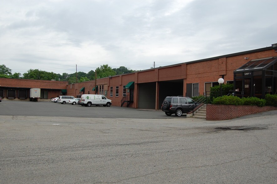 More Photos Of 1 Broad Ave, Fairview Warehouse For Lease