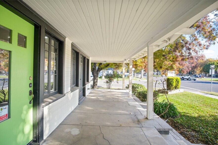 More Photos Of 741 E Main St, Turlock Office Residential For Lease