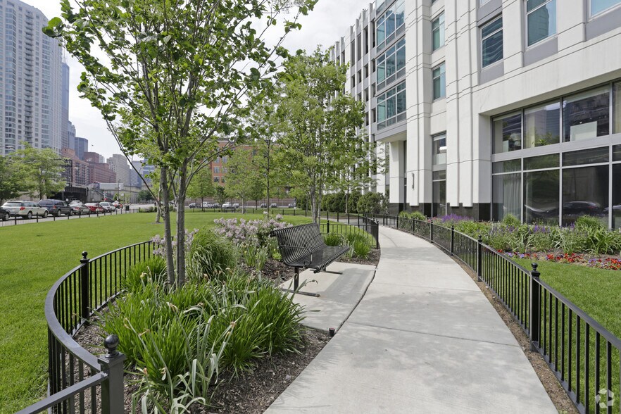 More Photos Of 555 W Kinzie St, Chicago Apartments For Lease