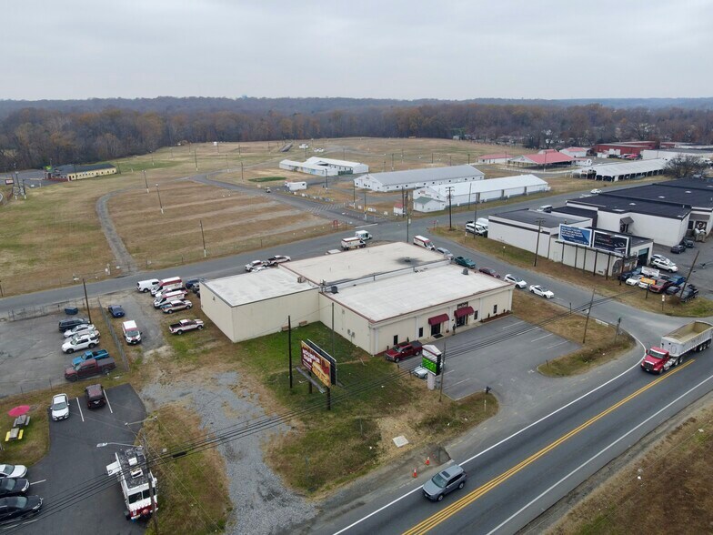 More Photos Of 1901 Dixon St, Fredericksburg Flex For Lease