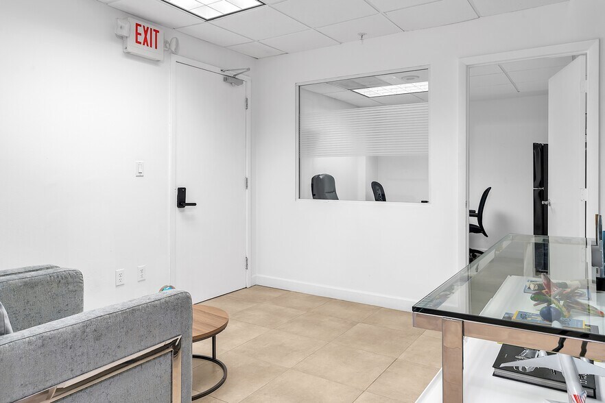 More Photos Of 1110 Brickell Ave, Miami Office For Sale