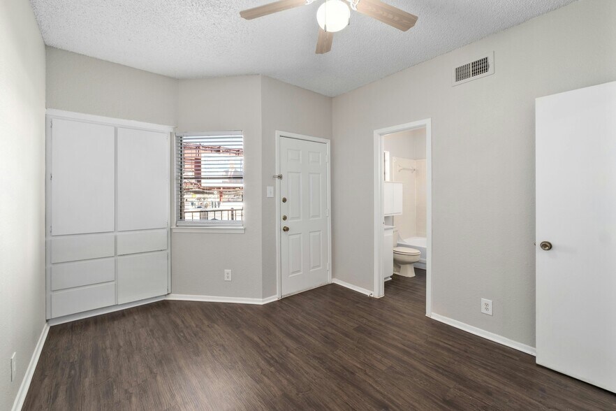 More Photos Of 2818 Nueces St, Austin Apartments For Sale