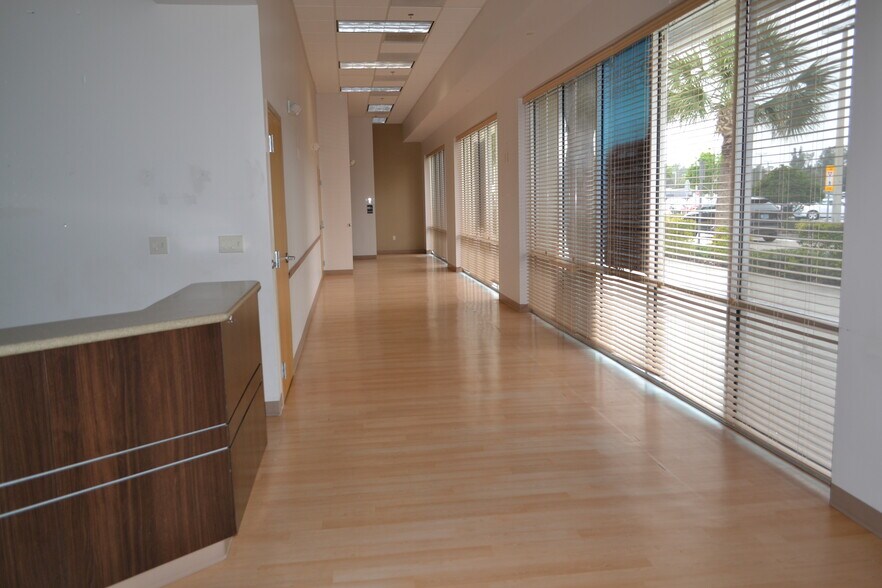 More Photos Of 17966 N Tamiami Trl, North Fort Myers Storefront Retail Office For Lease