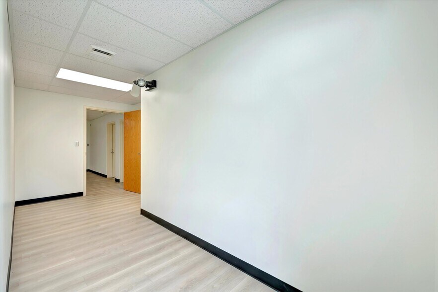 More Photos Of 1614 25th St, Bedford Medical For Lease