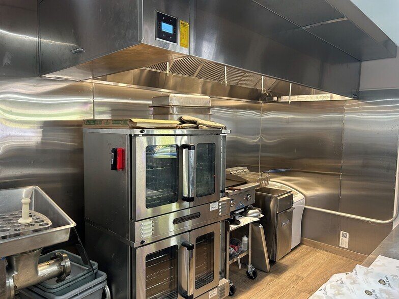 More Photos Of 6655 Gulf Blvd, Saint Petersburg Freestanding For Sale