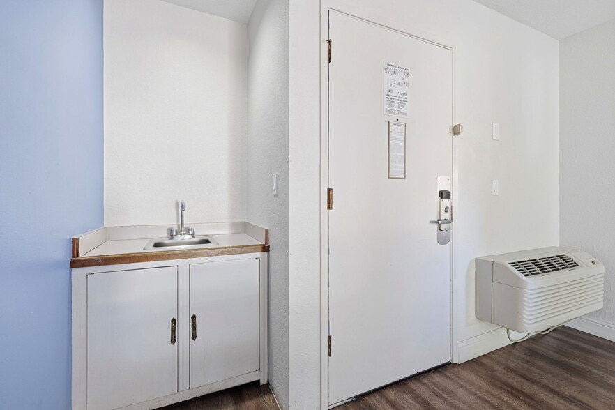 More Photos Of 600 Riverside Ave, Santa Cruz Hotel For Sale