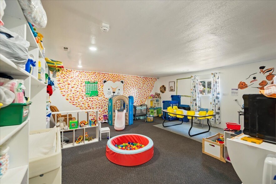 More Photos Of 522 N 9th Ave, Caldwell Daycare Center For Sale