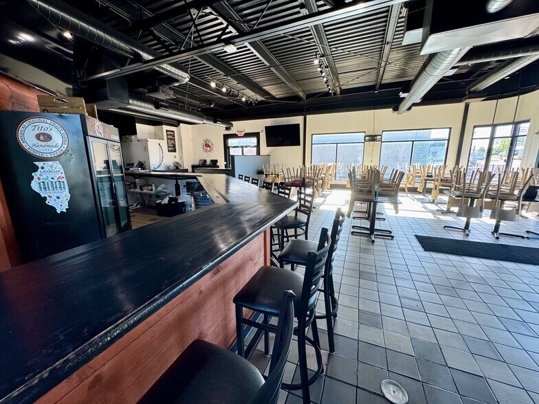 More Photos Of 6390 E Riverside Blvd, Loves Park Restaurant For Lease