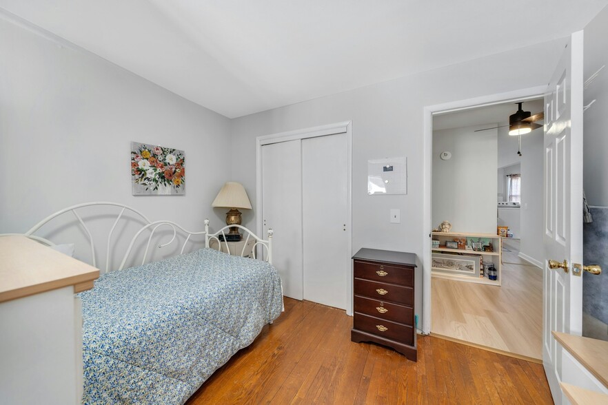 More Photos Of 625 Bound Brook Rd, Middlesex Freestanding For Sale