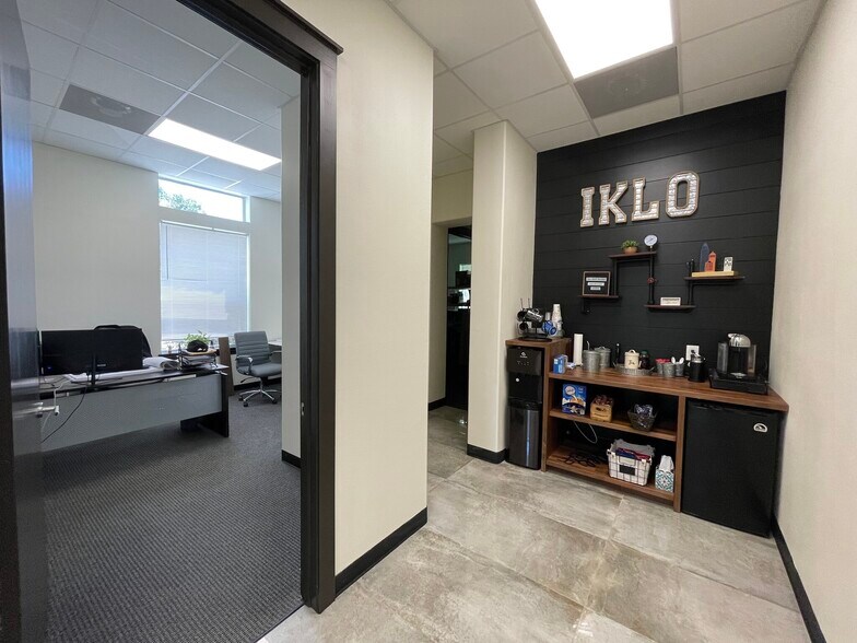 More Photos Of 8125 N Sam Houston Pky W, Houston Medical For Sale