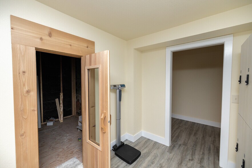 More Photos Of 115 N Main St, Lindsborg General Retail For Sale