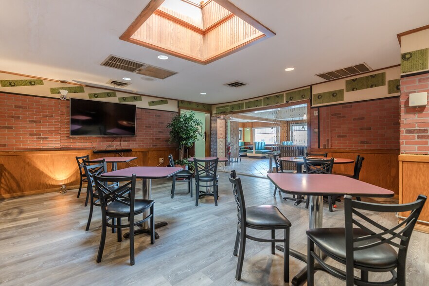 More Photos Of 1061 S 25th St, Easton Restaurant For Sale