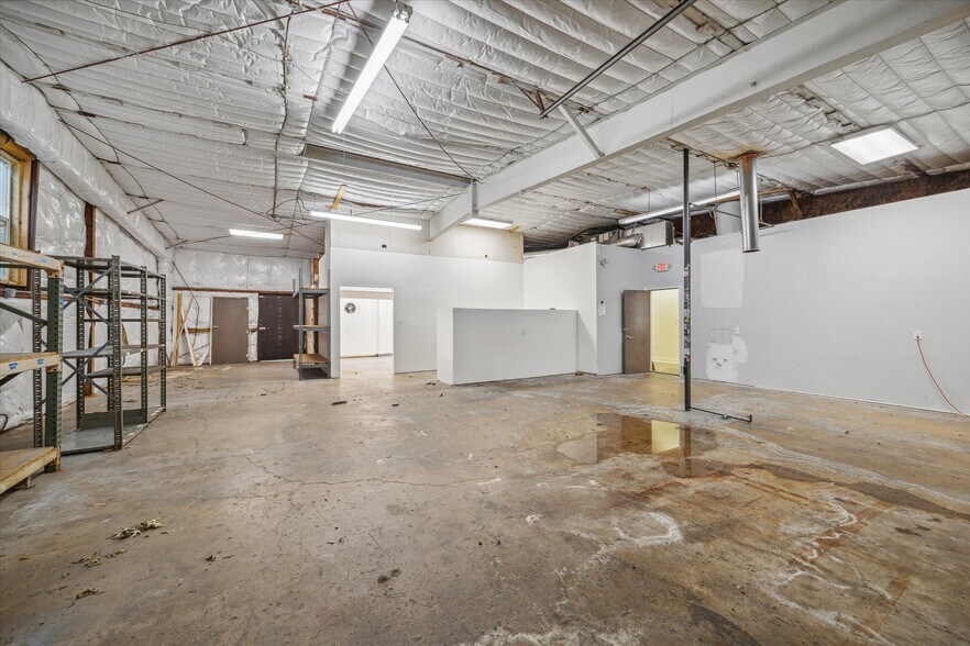 More Photos Of 6823 Northampton Way, Houston Warehouse For Lease