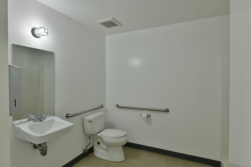 More Photos Of 115 Sheldon St, El Segundo Warehouse For Lease