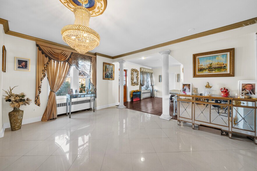 More Photos Of 70 Park Ave, Bay Shore Multifamily For Sale