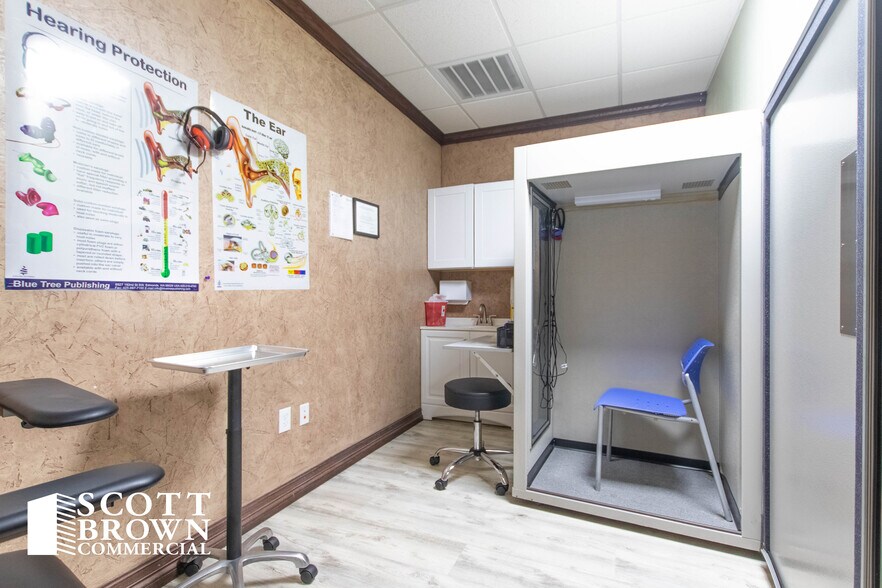 More Photos Of 873 S Stemmons Fwy, Lewisville Office For Sale