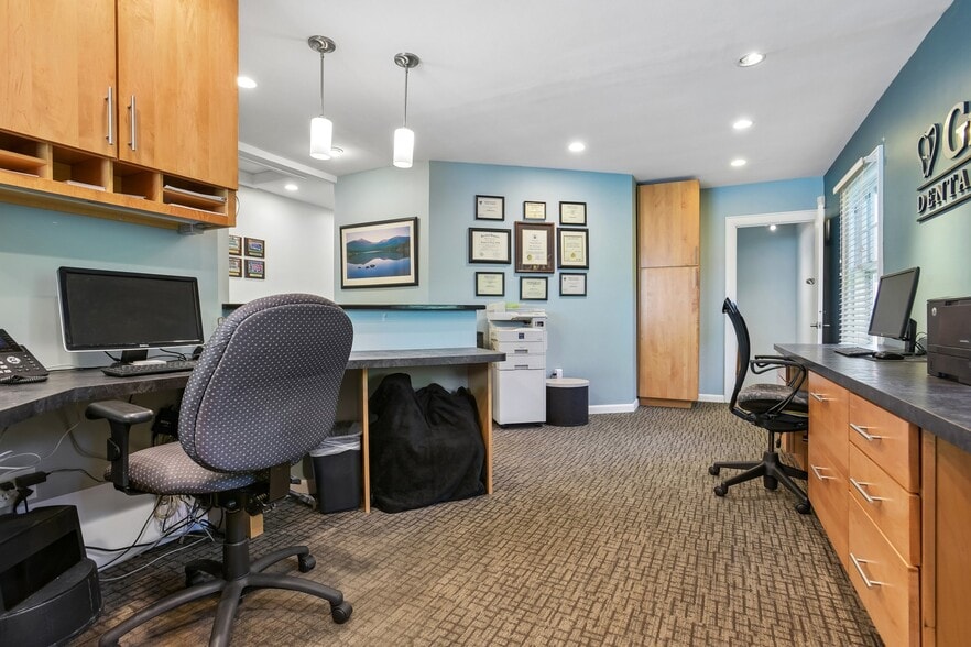 More Photos Of 65 Sachem St, Norwich Medical For Sale