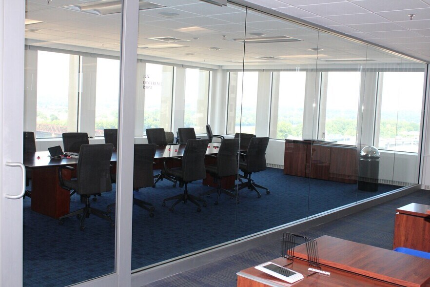 More Photos Of 1500 Main St, Springfield Medical For Lease