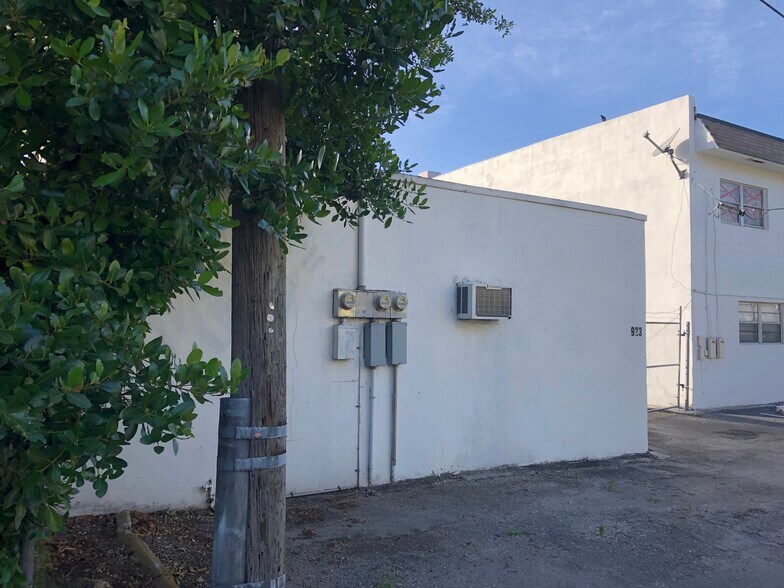 More Photos Of 923 S 21st Ave, Hollywood General Retail For Sale