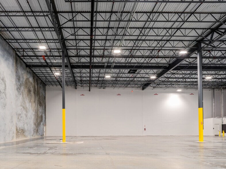 More Photos Of 14101 NW 57th Ave, Opa-locka Warehouse For Lease