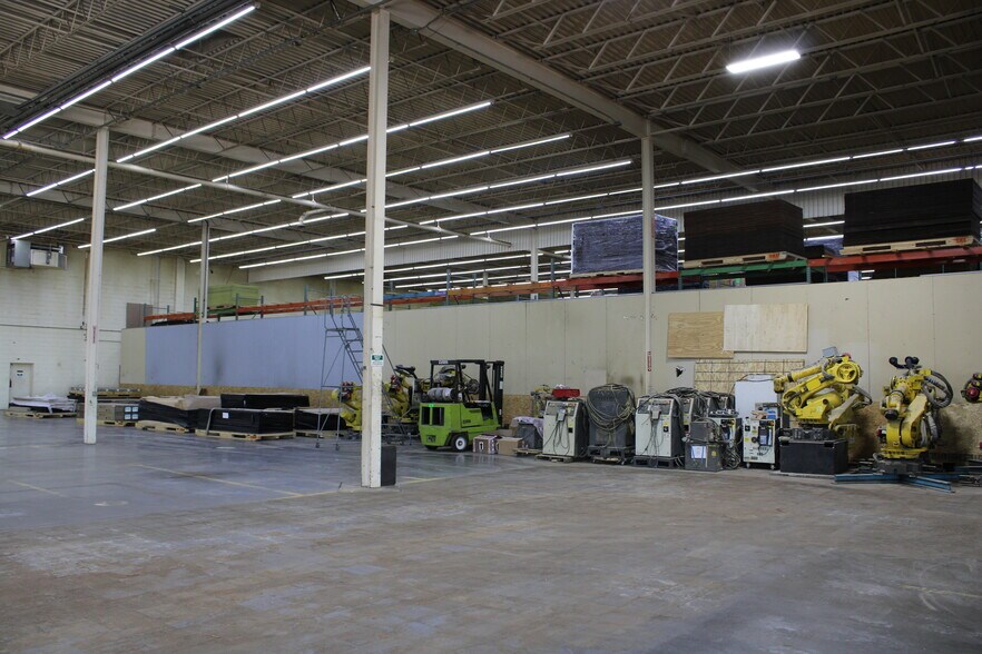 More Photos Of 1777 Oakdale Ave, West Saint Paul Manufacturing For Lease