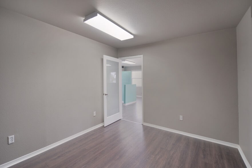 More Photos Of 1405 Madison Ave, Loveland Showroom For Sale