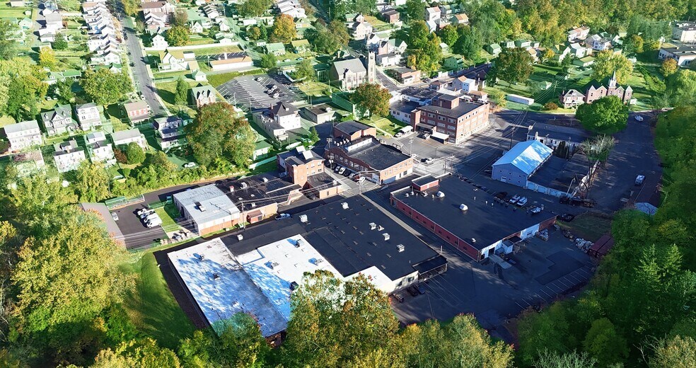 More Photos Of 4 Front Street Plz, Mohnton Warehouse For Lease
