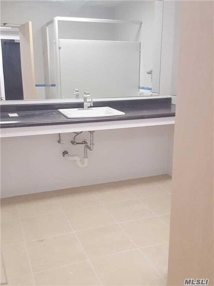 More Photos Of 120 W Park Ave, Long Beach Office For Sale