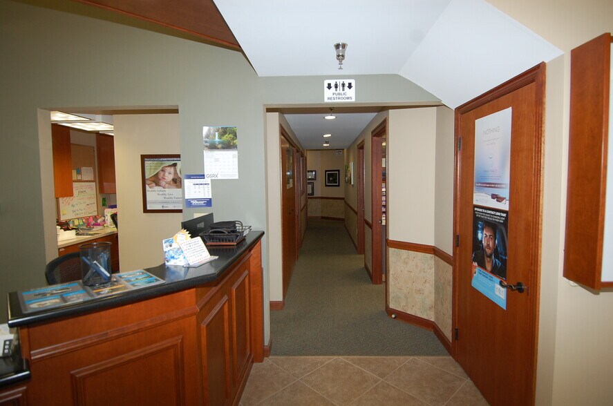 More Photos Of 640 Highway 1 W, Iowa City Office For Sale