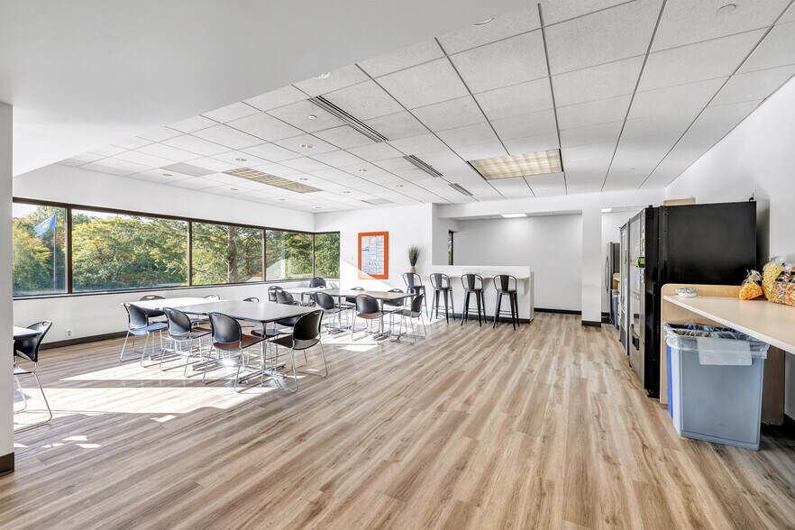 More Photos Of 700 Pilgrim Way, Green Bay Loft Creative Space For Lease