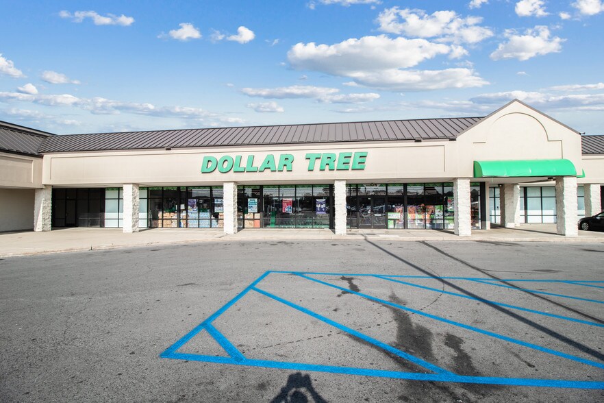 More Photos Of 850-1020 S Monroe St, Monroe Supermarket For Lease