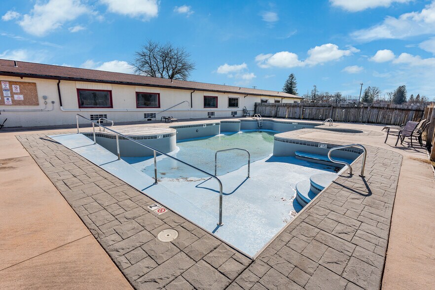 More Photos Of 21507 Seneca Trl, Marlinton Hotel For Sale